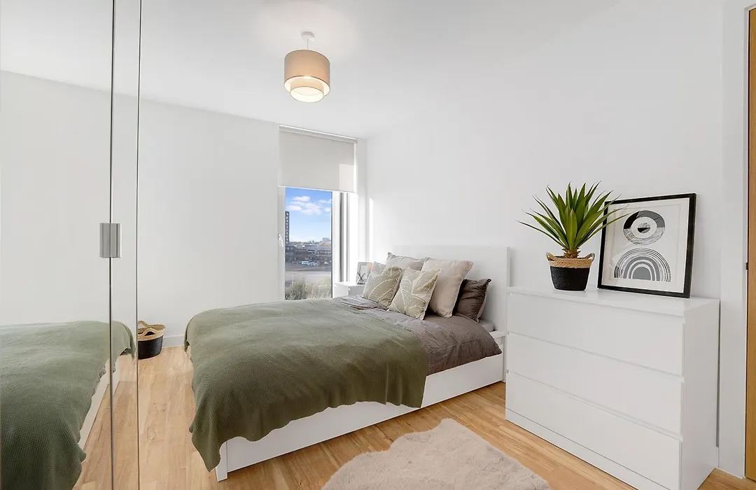 Luxury 2Br In Media City-1