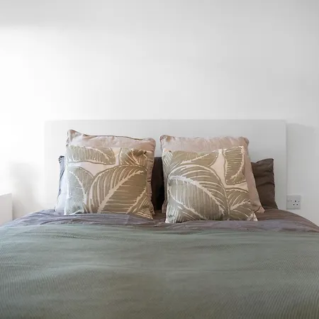 Luxury 2Br In Media City-3